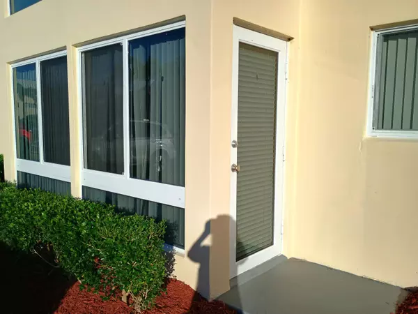 Boynton Beach, FL 33435,3 Colonial Club DR 100