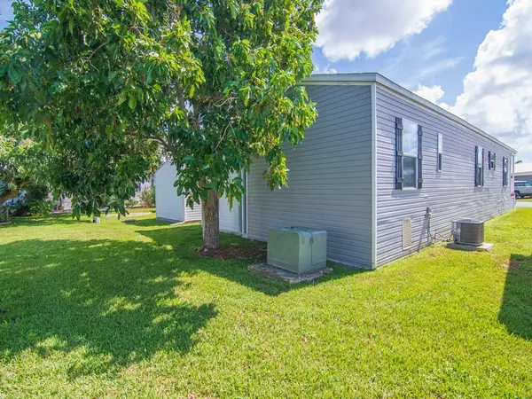 Fort Pierce, FL 34982,121 Sandhill BLVD