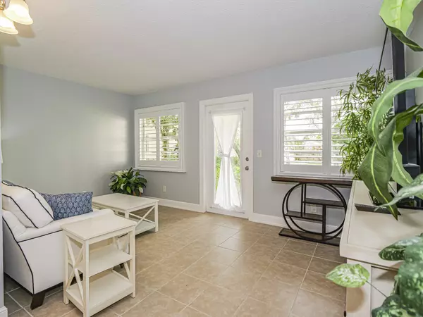 Vero Beach, FL 32962,44 Vista Gardens TRL 104