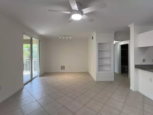 6410 Emerald Dunes DR 307, West Palm Beach, FL 33411