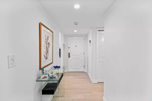 Boca Raton, FL 33431,2066 N Ocean BLVD 4nw