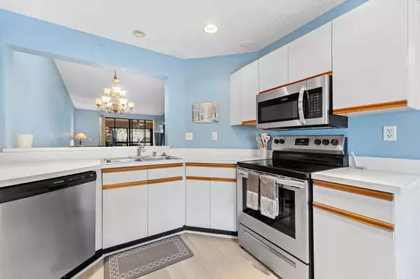 Delray Beach, FL 33446,7465 N N Glendevon LN 1207