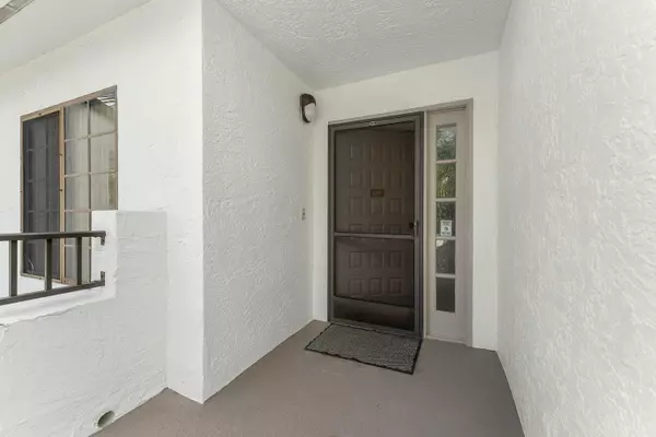 Delray Beach, FL 33446,7465 N N Glendevon LN 1207
