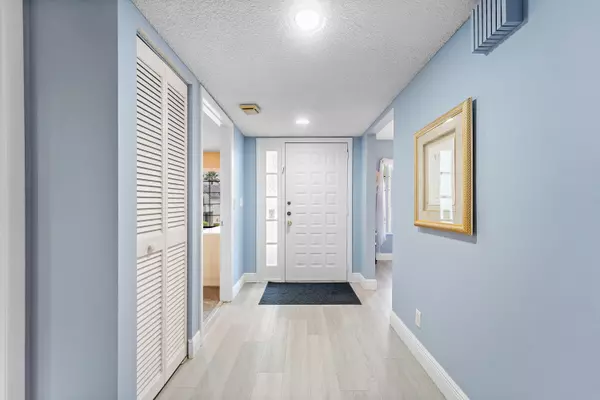Delray Beach, FL 33446,7465 N N Glendevon LN 1207