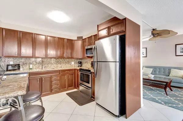 4049 Wolverton C, Boca Raton, FL 33434