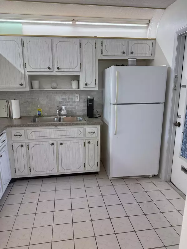Lake Worth, FL 33461,2616 N Garden DR 105