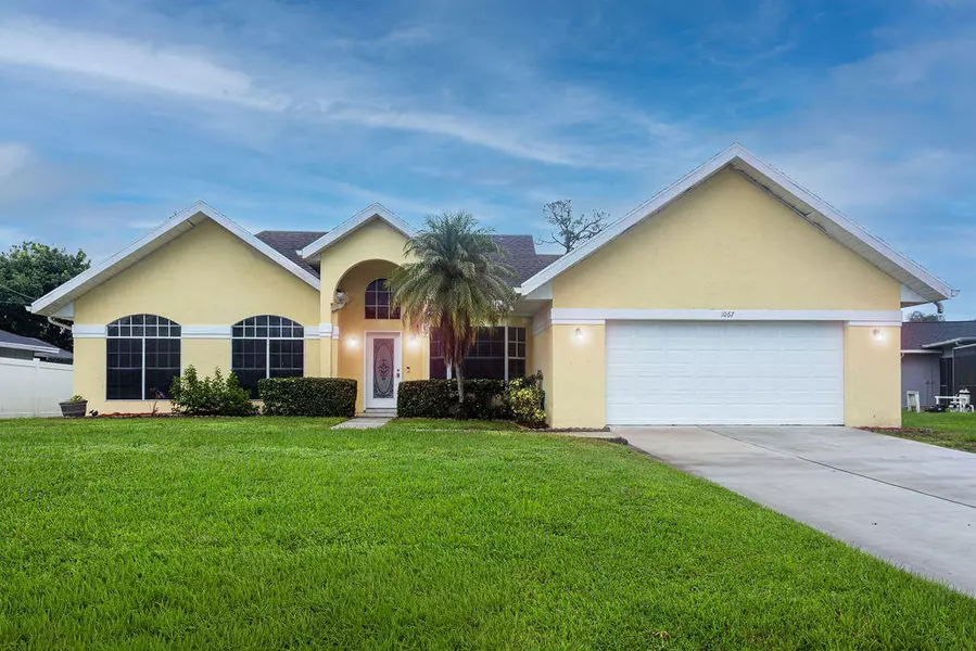 1067 SE E Floresta DR, Port Saint Lucie, FL 34983