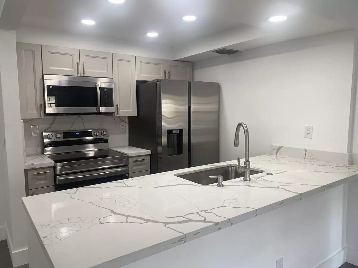 Boca Raton, FL 33428,9466 Boca Cove CIR 303
