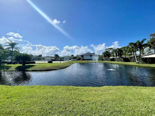 Stuart, FL 34994,1271 SE Parkview PL H4