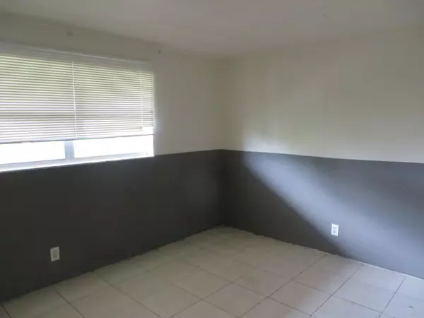 Palm Springs, FL 33461,2785 Reo LN 1