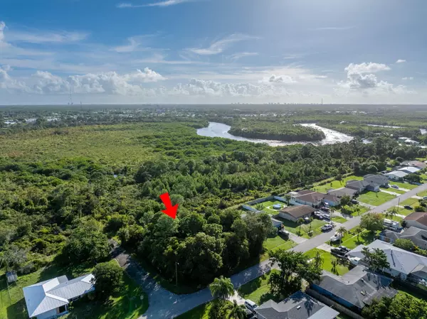Port Saint Lucie, FL 34983,441 SE Galleon LN
