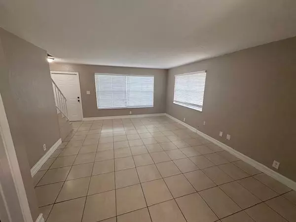 Lauderhill, FL 33313,5951 NW 20th ST 5959