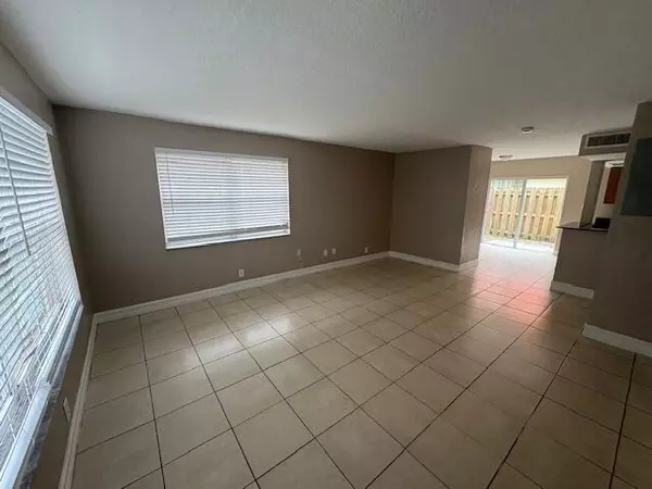 Lauderhill, FL 33313,5951 NW 20th ST 5959