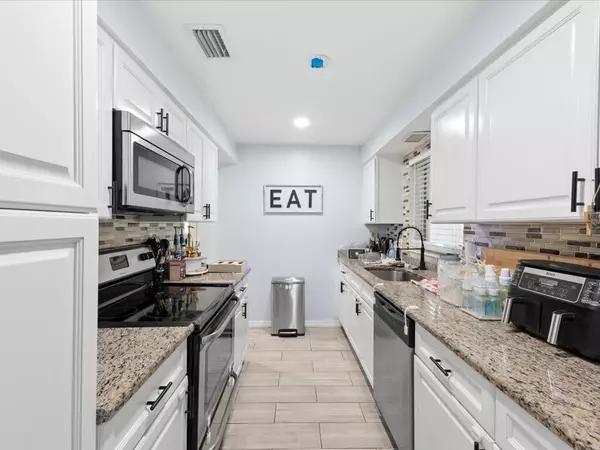 West Palm Beach, FL 33404,421 W 33 ST