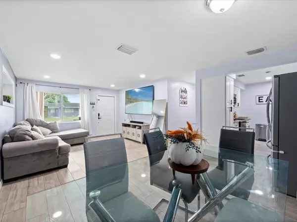 West Palm Beach, FL 33404,421 W 33 ST