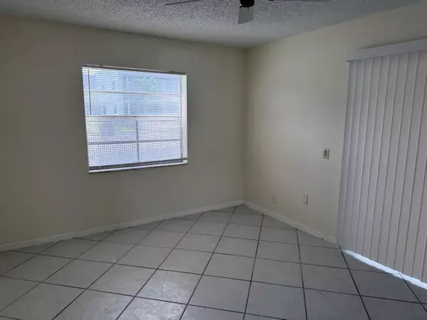 Delray Beach, FL 33484,310 Capri G