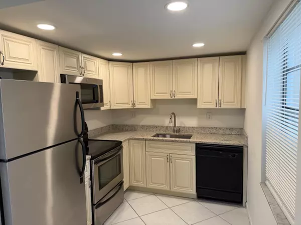 Delray Beach, FL 33484,310 Capri G