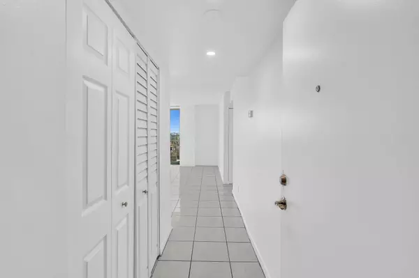 North Miami, FL 33181,2350 NE 135th ST 804