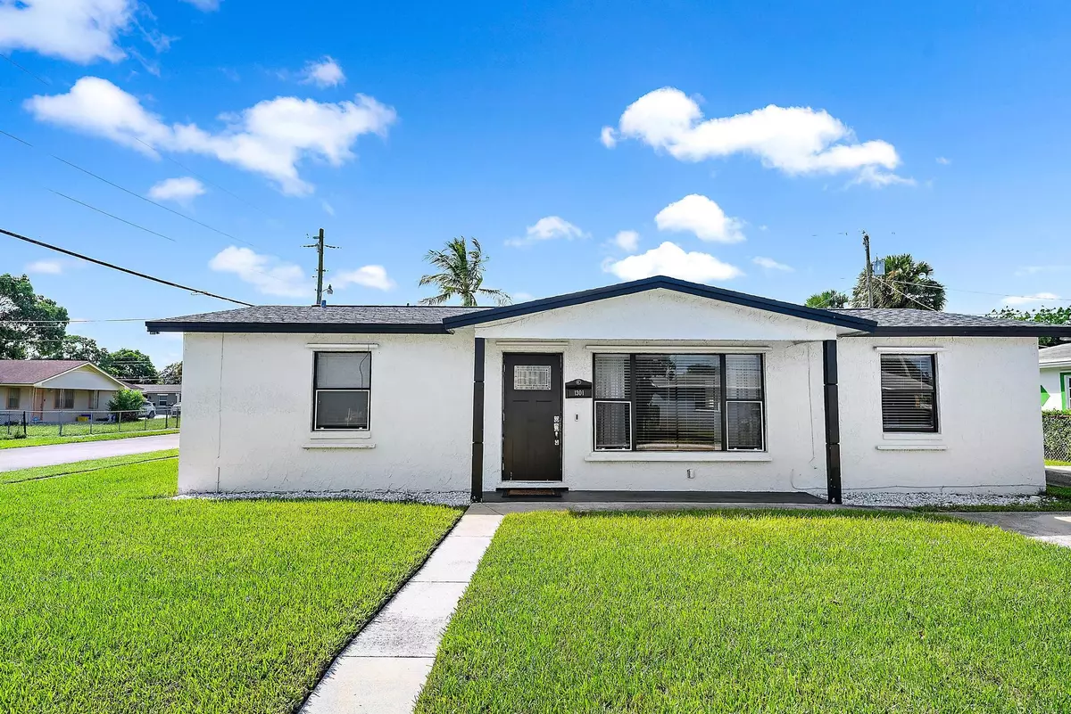 Riviera Beach, FL 33404,1301 W 26th ST