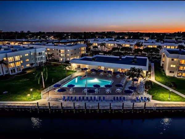 Boynton Beach, FL 33435,27 Colonial Club DR 105