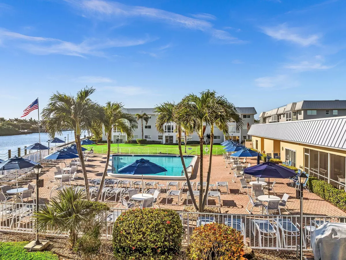 Boynton Beach, FL 33435,27 Colonial Club DR 105