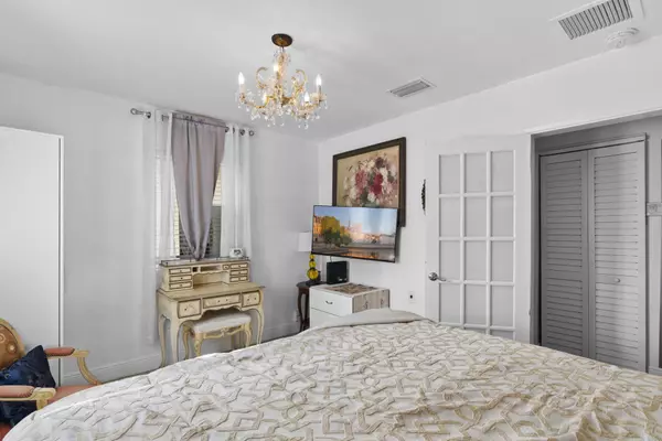 Hallandale Beach, FL 33009,601 SW 5th CT