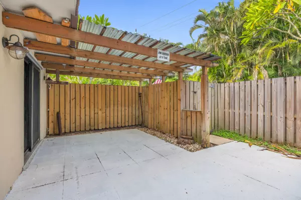 Palm Beach Gardens, FL 33418,1914 19th LN