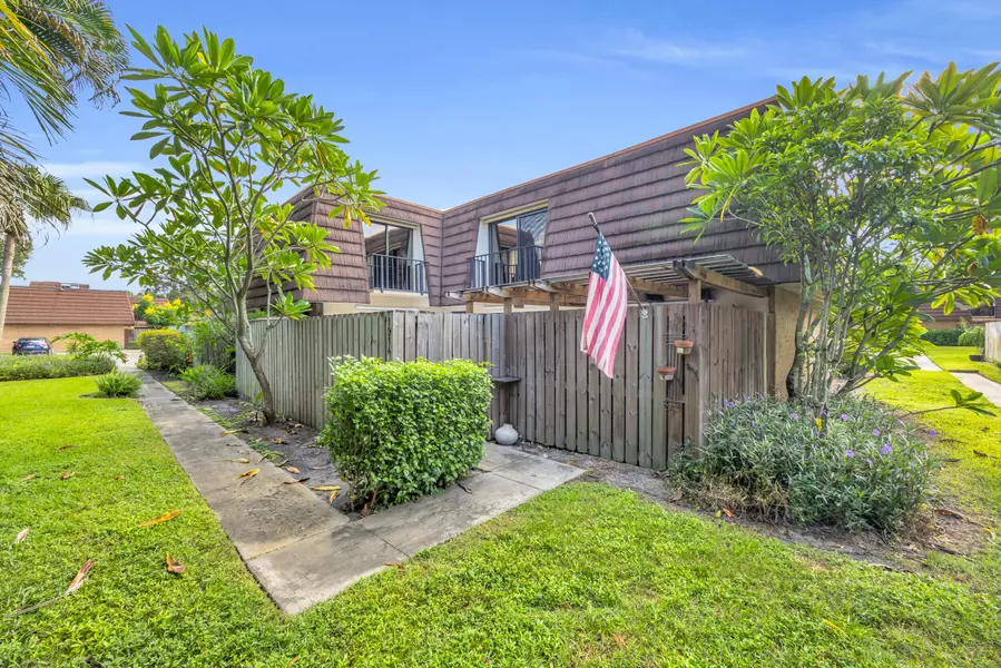 1914 19th LN, Palm Beach Gardens, FL 33418