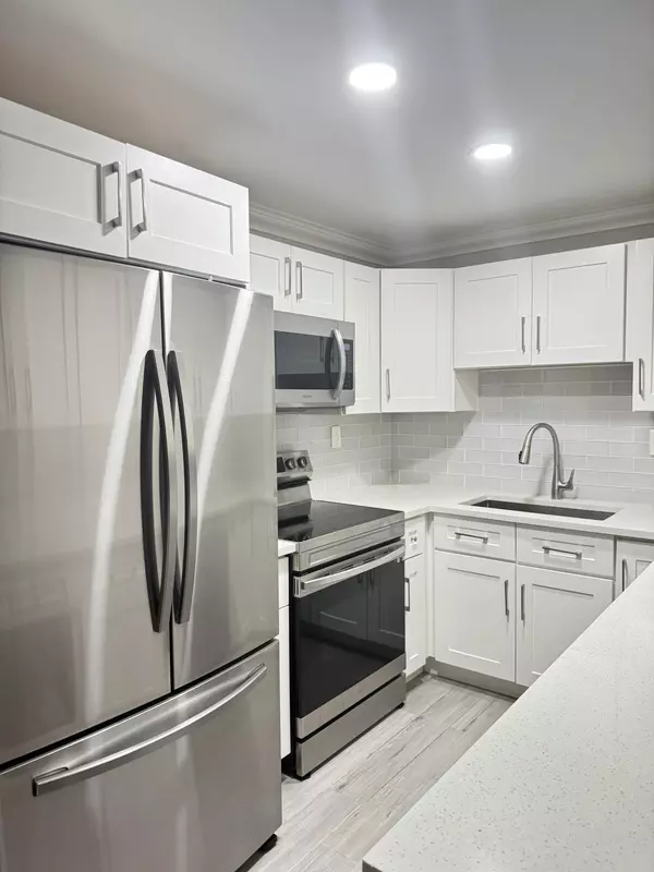 9370 SW 8th St ST 217, Boca Raton, FL 33428