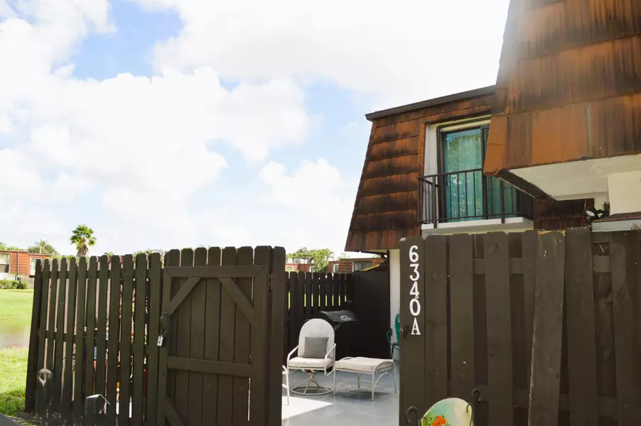 6340 Red Pine LN A, Greenacres, FL 33415