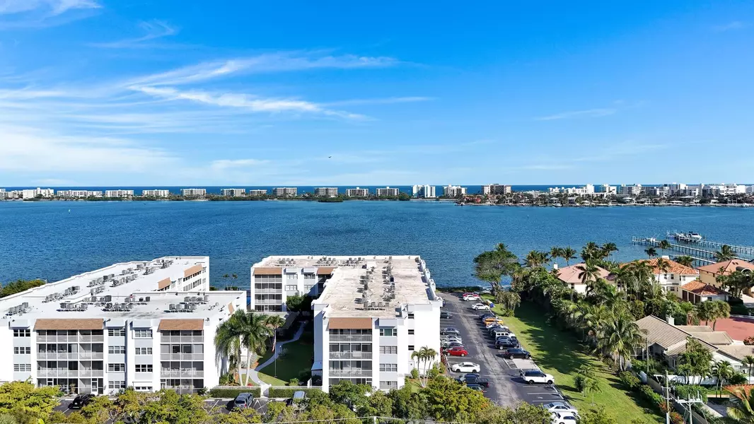 1516 S Lakeside DR 412, Lake Worth Beach, FL 33460