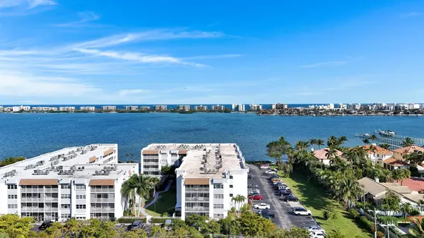 1516 S Lakeside DR 412, Lake Worth Beach, FL 33460