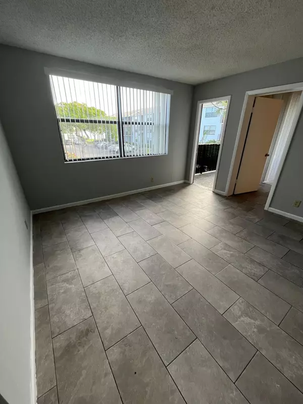 West Palm Beach, FL 33401,718 Executive Center DR 22