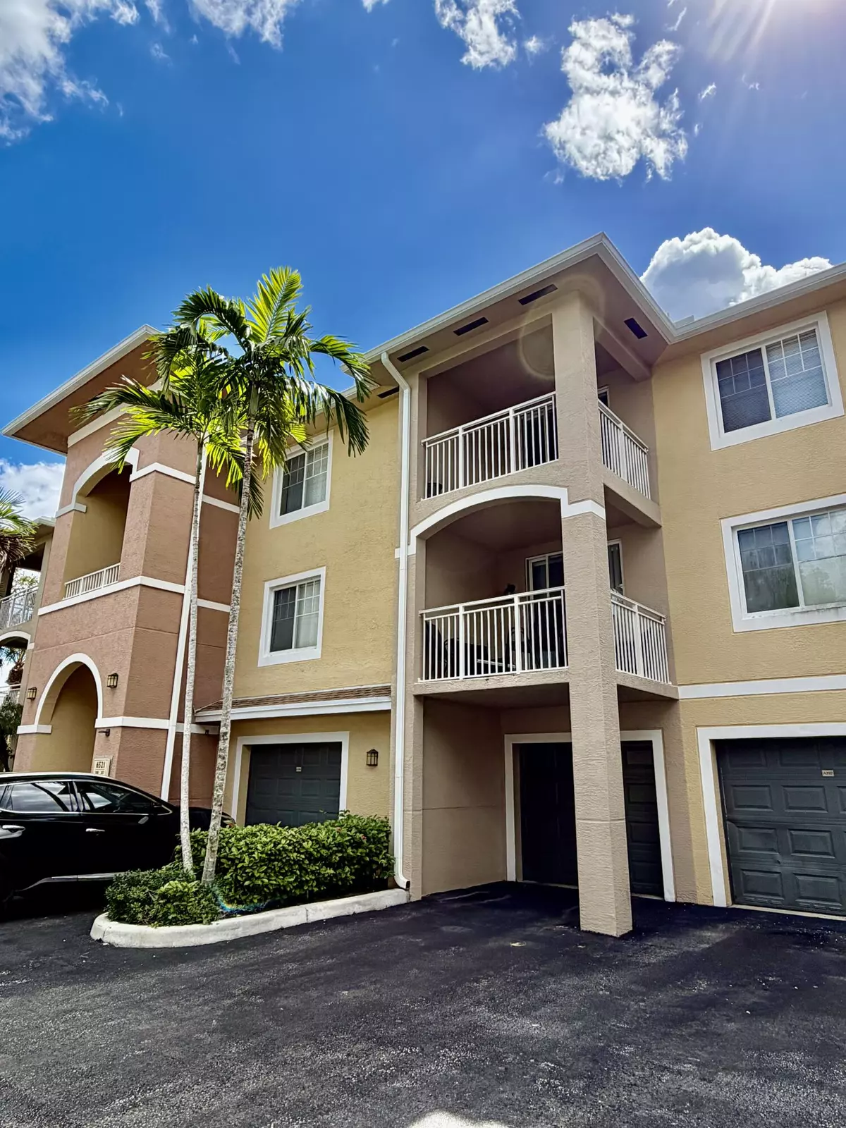 West Palm Beach, FL 33411,6521 Emerald Dunes DR 106