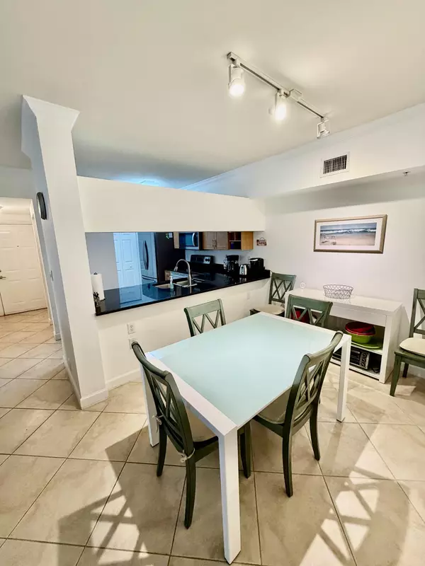 West Palm Beach, FL 33411,6521 Emerald Dunes DR 106