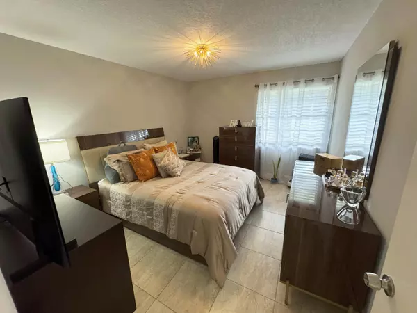 Delray Beach, FL 33484,174 Burgundy D