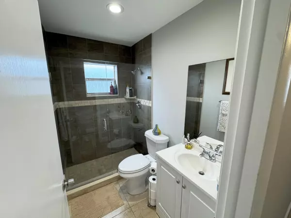 Delray Beach, FL 33484,174 Burgundy D