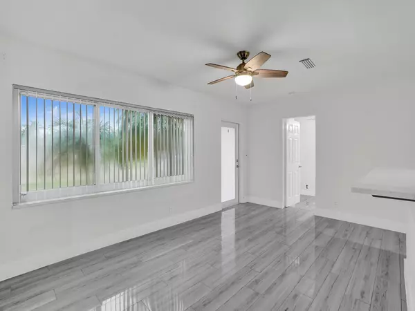 Oakland Park, FL 33334,601 NE 59th CT