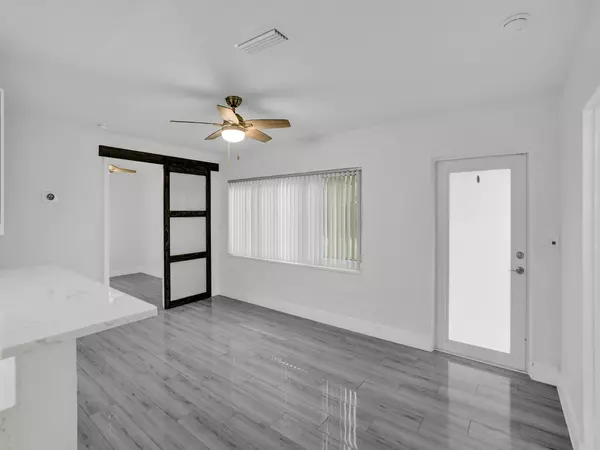 Oakland Park, FL 33334,601 NE 59th CT