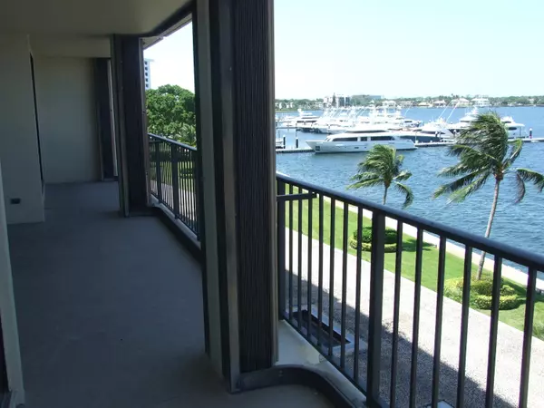 North Palm Beach, FL 33408,130 Lakeshore DR 522