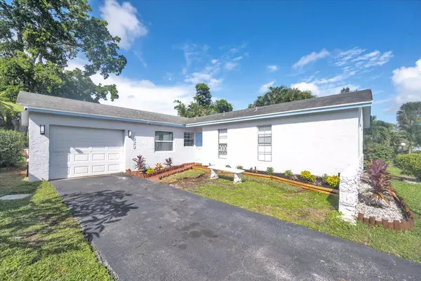 Lake Worth, FL 33467,7329 N Pine Park DR