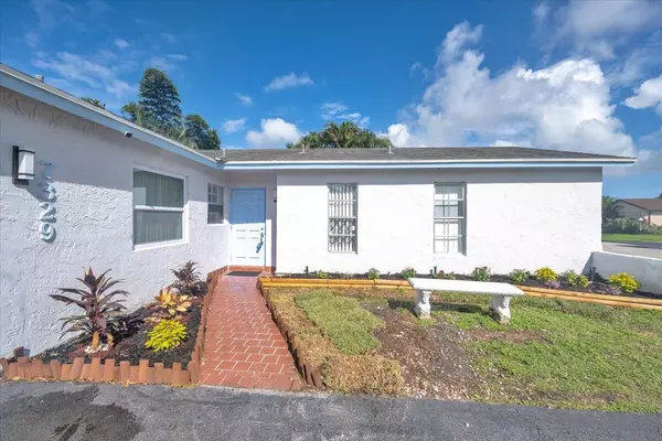 Lake Worth, FL 33467,7329 N Pine Park DR
