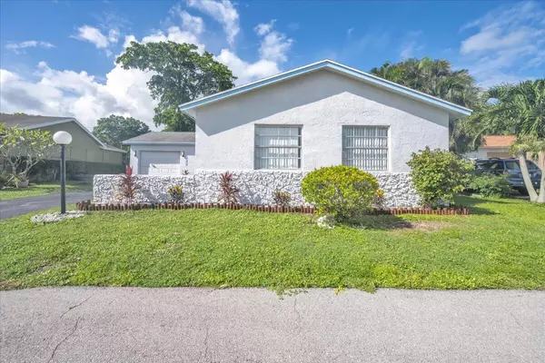7329 N Pine Park DR, Lake Worth, FL 33467