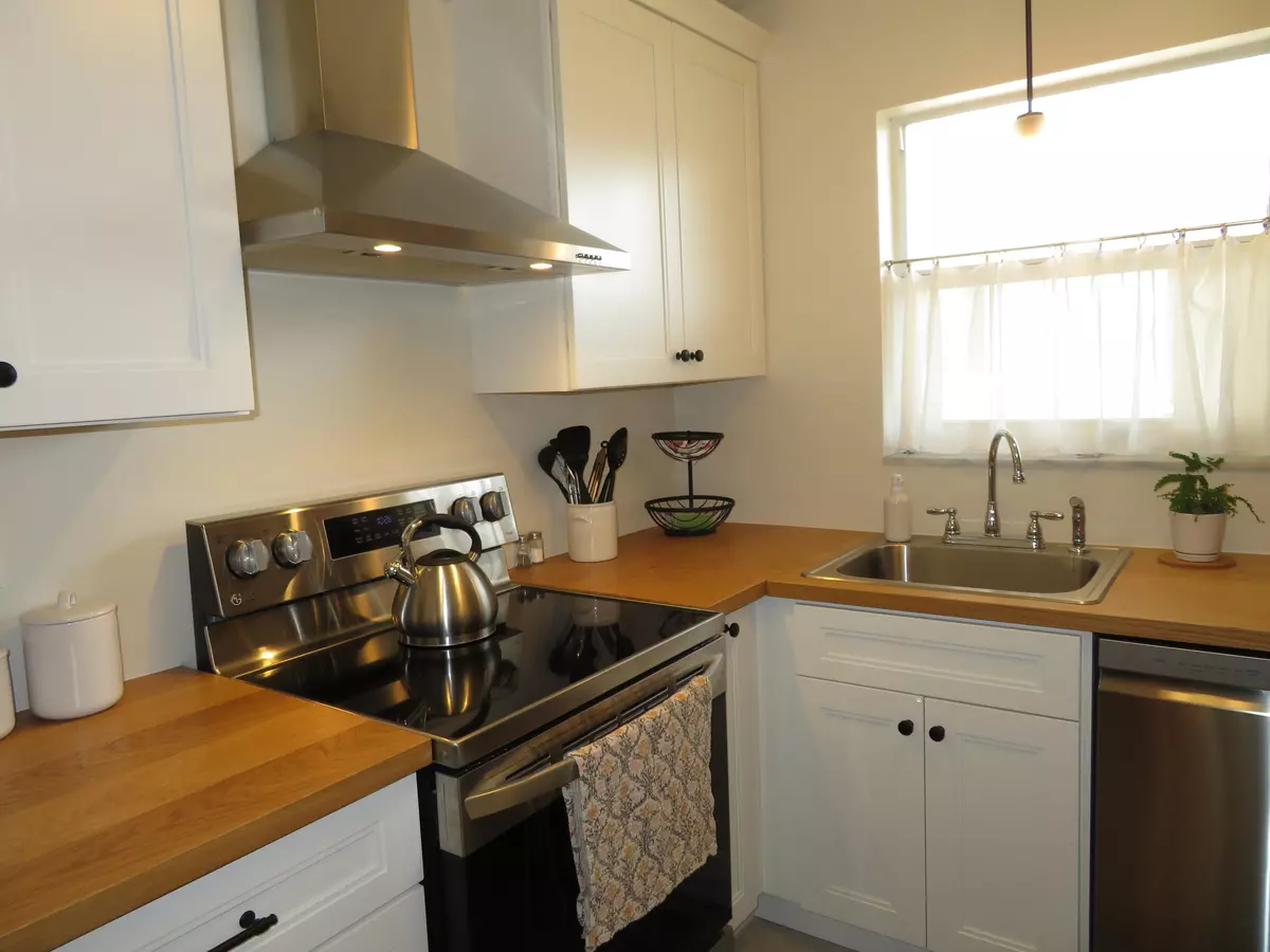 Palm Springs, FL 33461,709 Lori DR 211