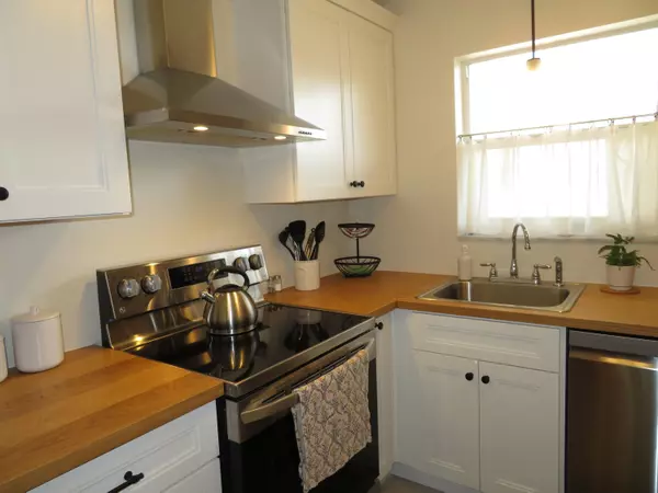 709 Lori DR 211, Palm Springs, FL 33461