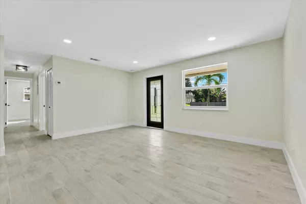 Palm Beach Gardens, FL 33418,4931 N Kay ST