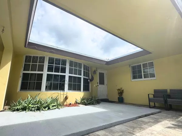 Plantation, FL 33317,202 SW 52nd AVE