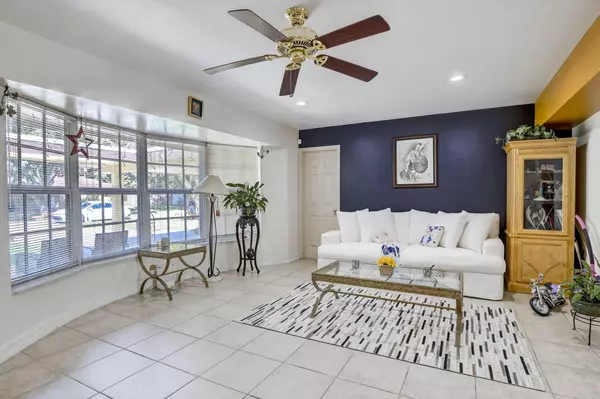 Plantation, FL 33317,202 SW 52nd AVE