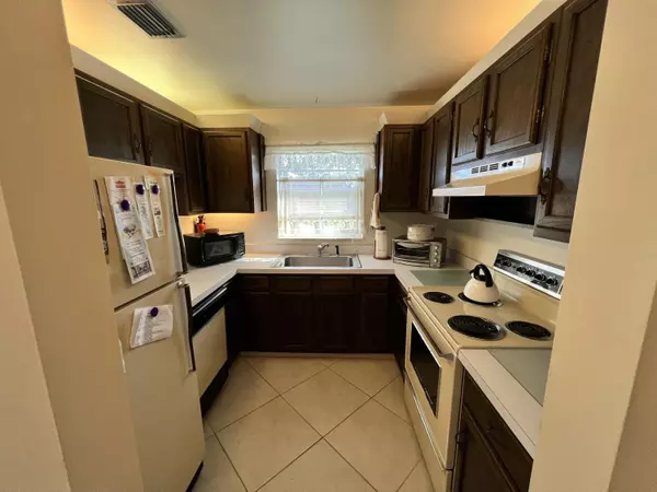 Vero Beach, FL 32962,62 Woodland DR 201