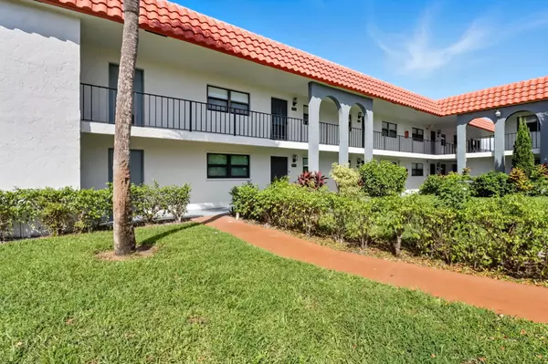 1921 W Woolbright RD B104, Boynton Beach, FL 33426